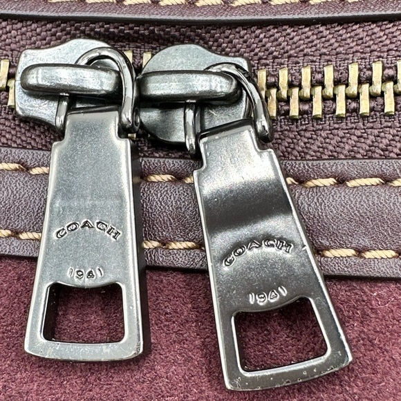 Coach Rouge - Picture 16 of 16